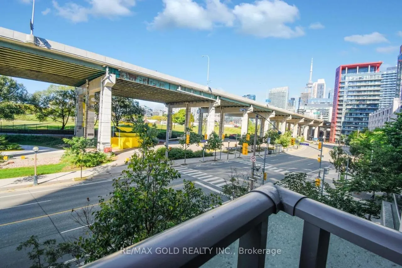 Cn Tower View With Free Parking, Pool, & Gym By Trains And Buses Apartment Toronto