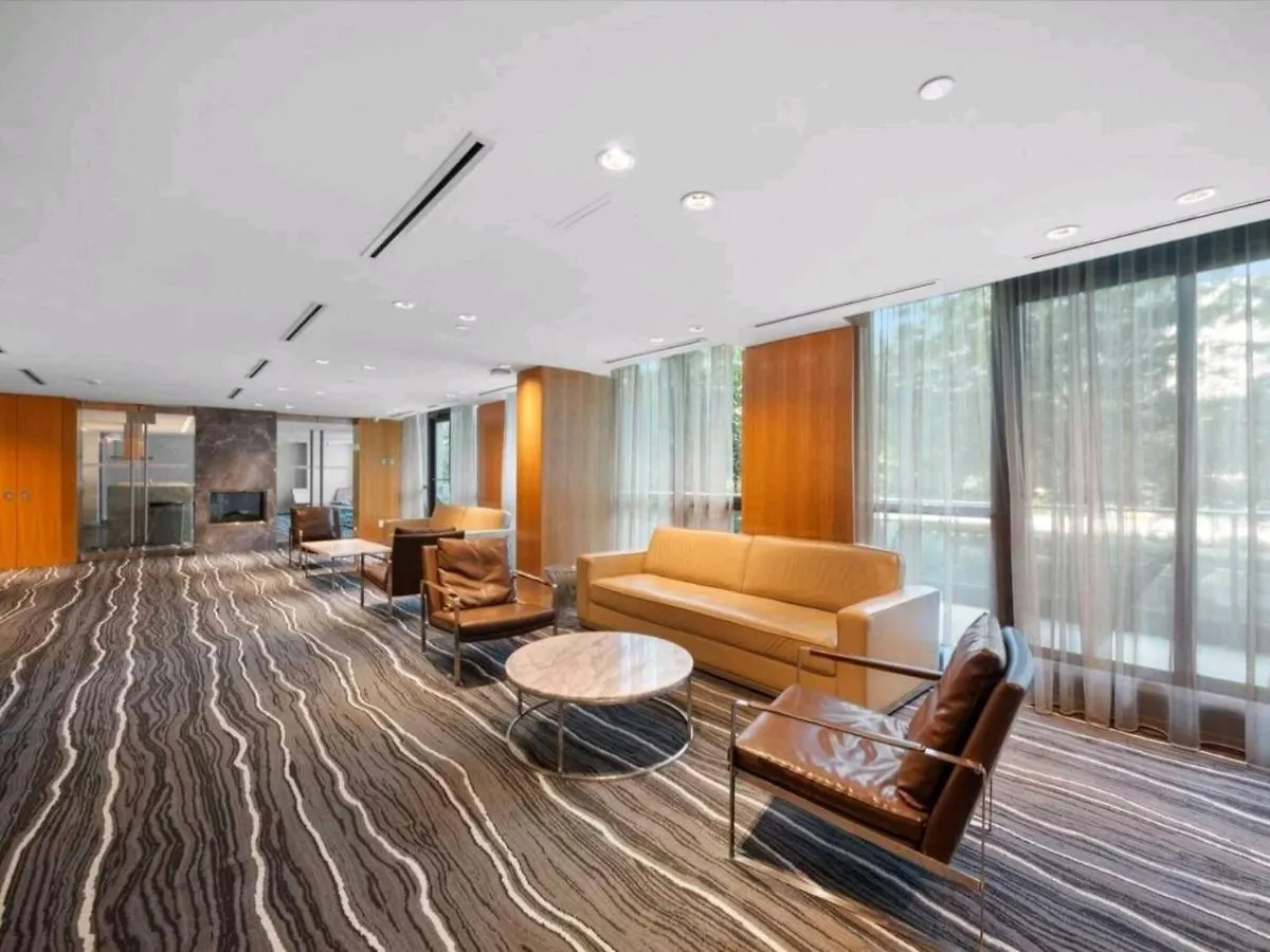 Cn Tower View With Free Parking, Pool, & Gym By Trains And Buses Apartment Toronto 0*,  Canada