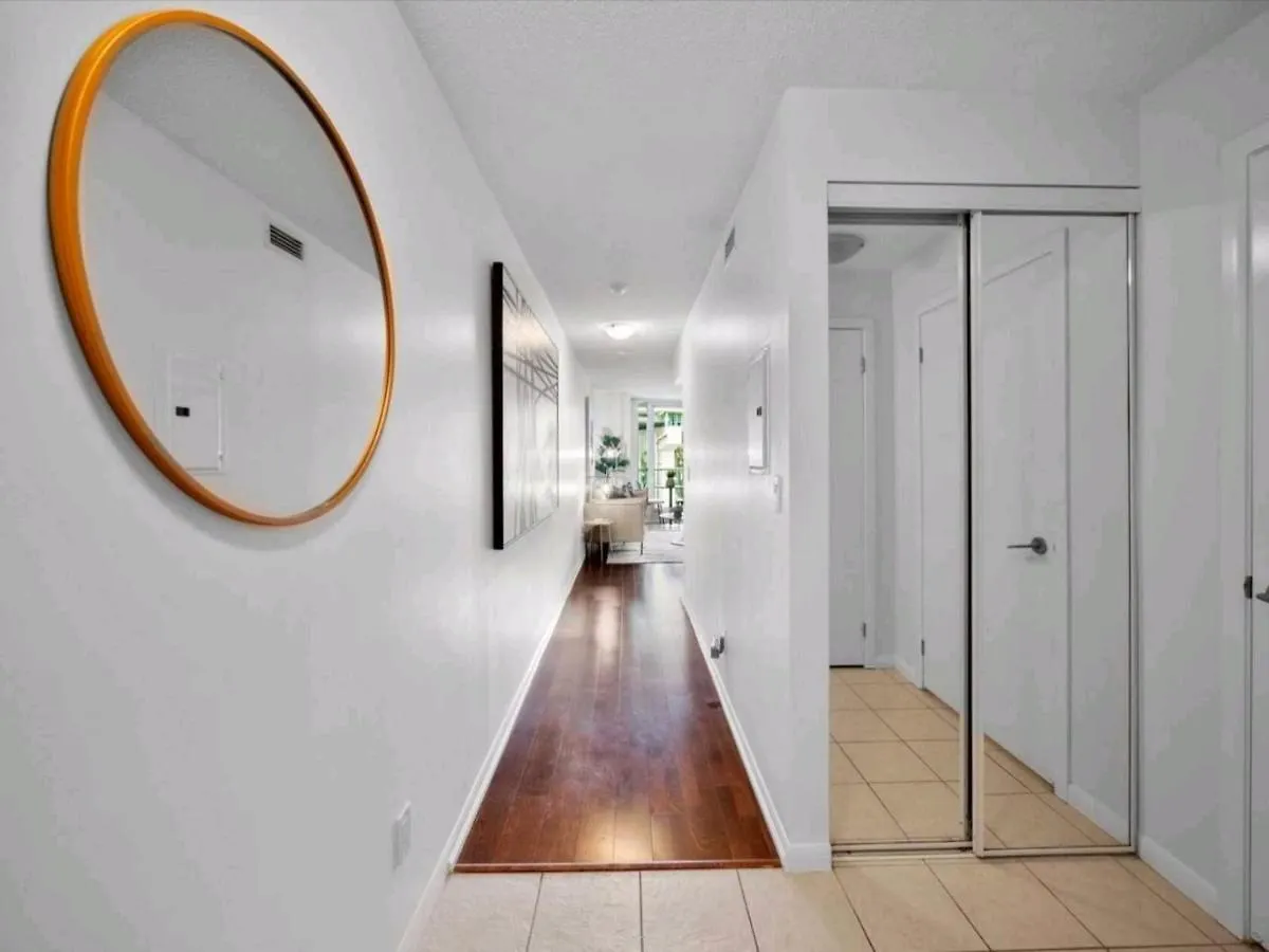 Cn Tower View With Free Parking, Pool, & Gym By Trains And Buses Apartment Toronto