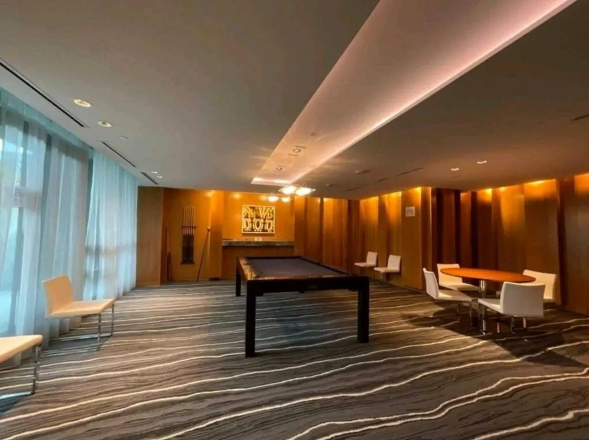 Cn Tower View With Free Parking, Pool, & Gym By Trains And Buses Apartment Toronto