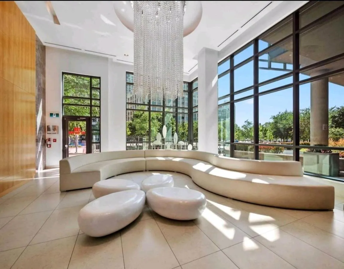 Cn Tower View With Free Parking, Pool, & Gym By Trains And Buses Apartment Toronto 0*,  Canada