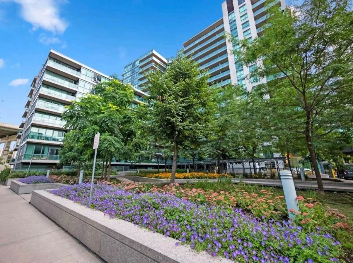 Cn Tower View With Free Parking, Pool, & Gym By Trains And Buses Apartment Toronto