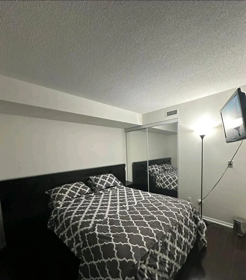 Cn Tower View With Free Parking, Pool, & Gym By Trains And Buses Apartment Toronto