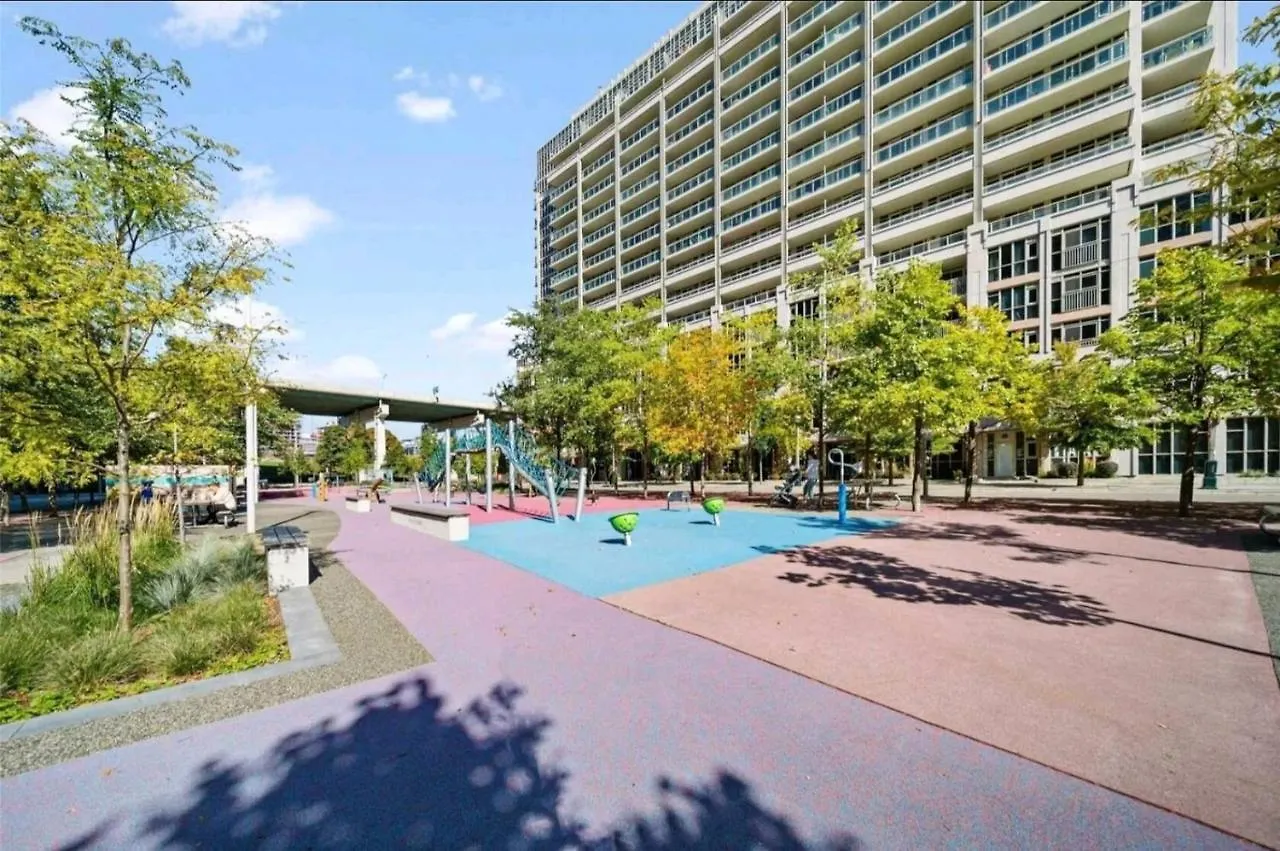 Cn Tower View With Free Parking, Pool, & Gym By Trains And Buses Apartment Toronto