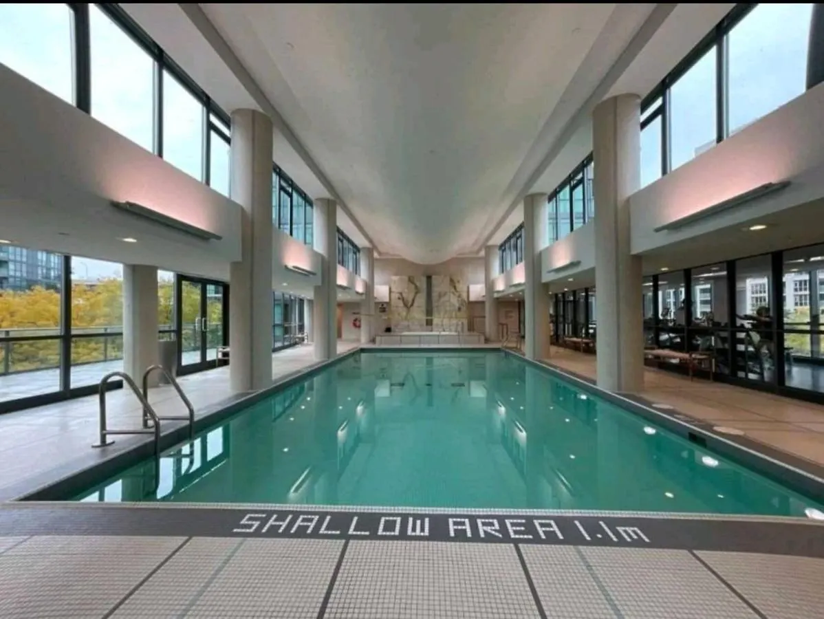 Cn Tower View With Free Parking, Pool, & Gym By Trains And Buses Apartment Toronto