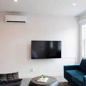 Live Like A Local In Superb Loft By Den , Montréal Canada