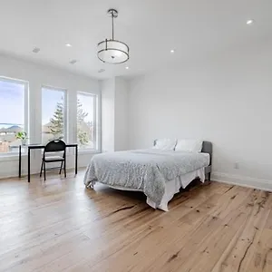 Séjour chez l'habitant Executive In Next To Yorkdale Shopping Centre, Toronto
