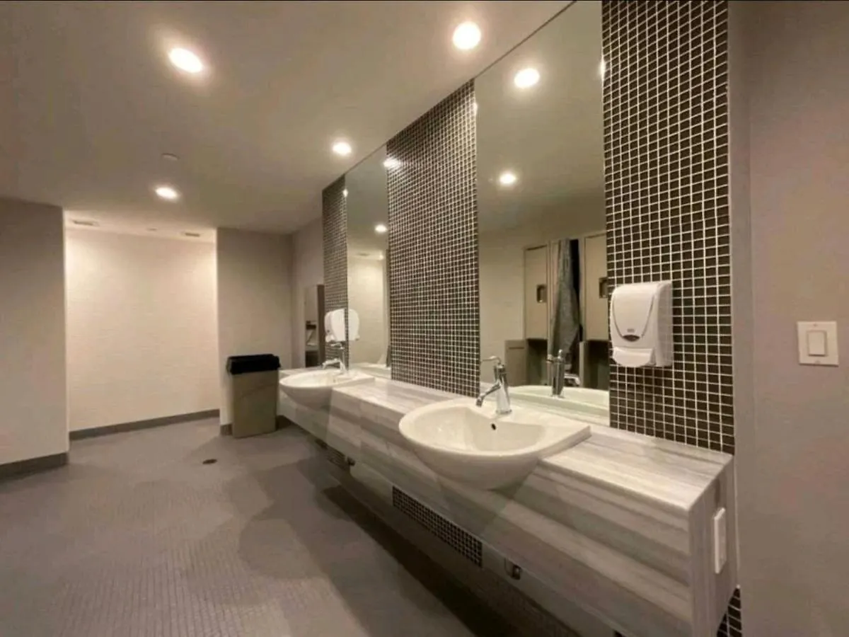 Cn Tower View With Free Parking, Pool, & Gym By Trains And Buses Apartment Toronto