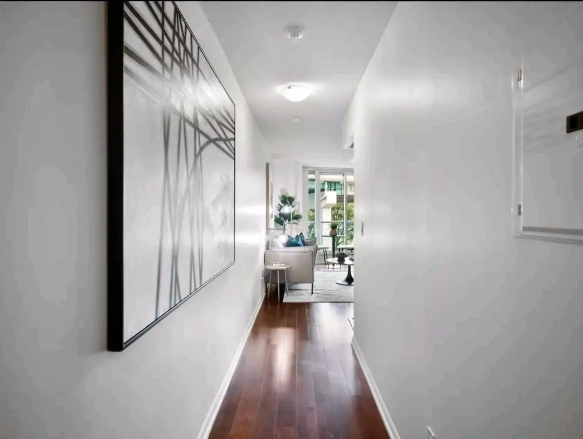 Cn Tower View With Free Parking, Pool, & Gym By Trains And Buses Apartment Toronto